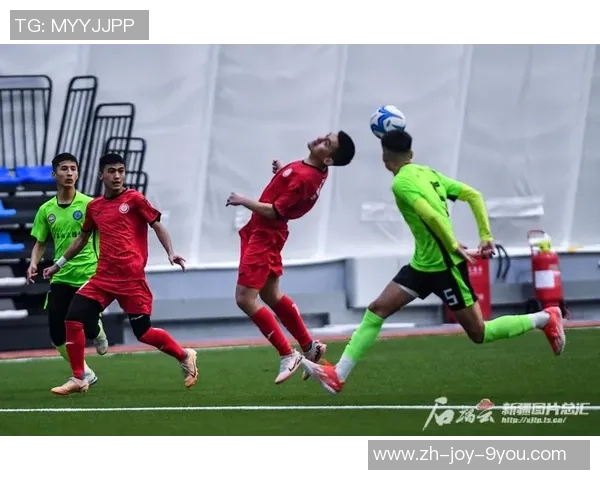 足球的魅力无穷尽，激情与梦想在绿茵场上交织绽放